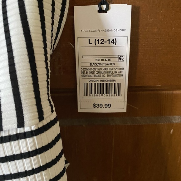 SHADE & SHORE black & white ribbed one piece suit - Picture 3 of 6